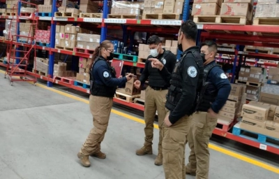 Vigilantes en almacén